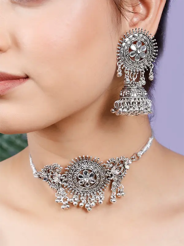 GS Silver Round Center Flower Choker - Image 4